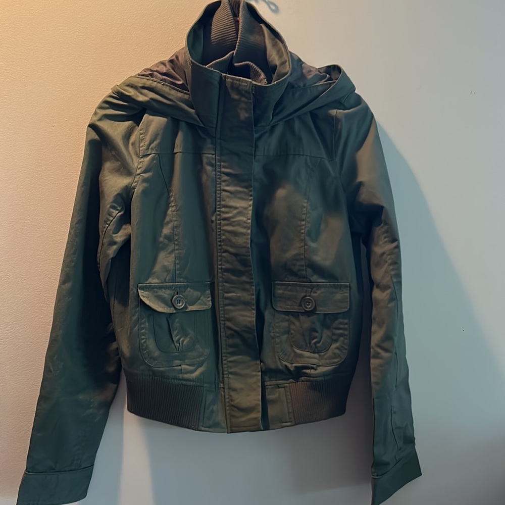 Love Tree Moss Green Cropped Hooded Utility Jacket NWOT! Size Large.
